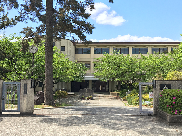 西宮市立甲陵中学校